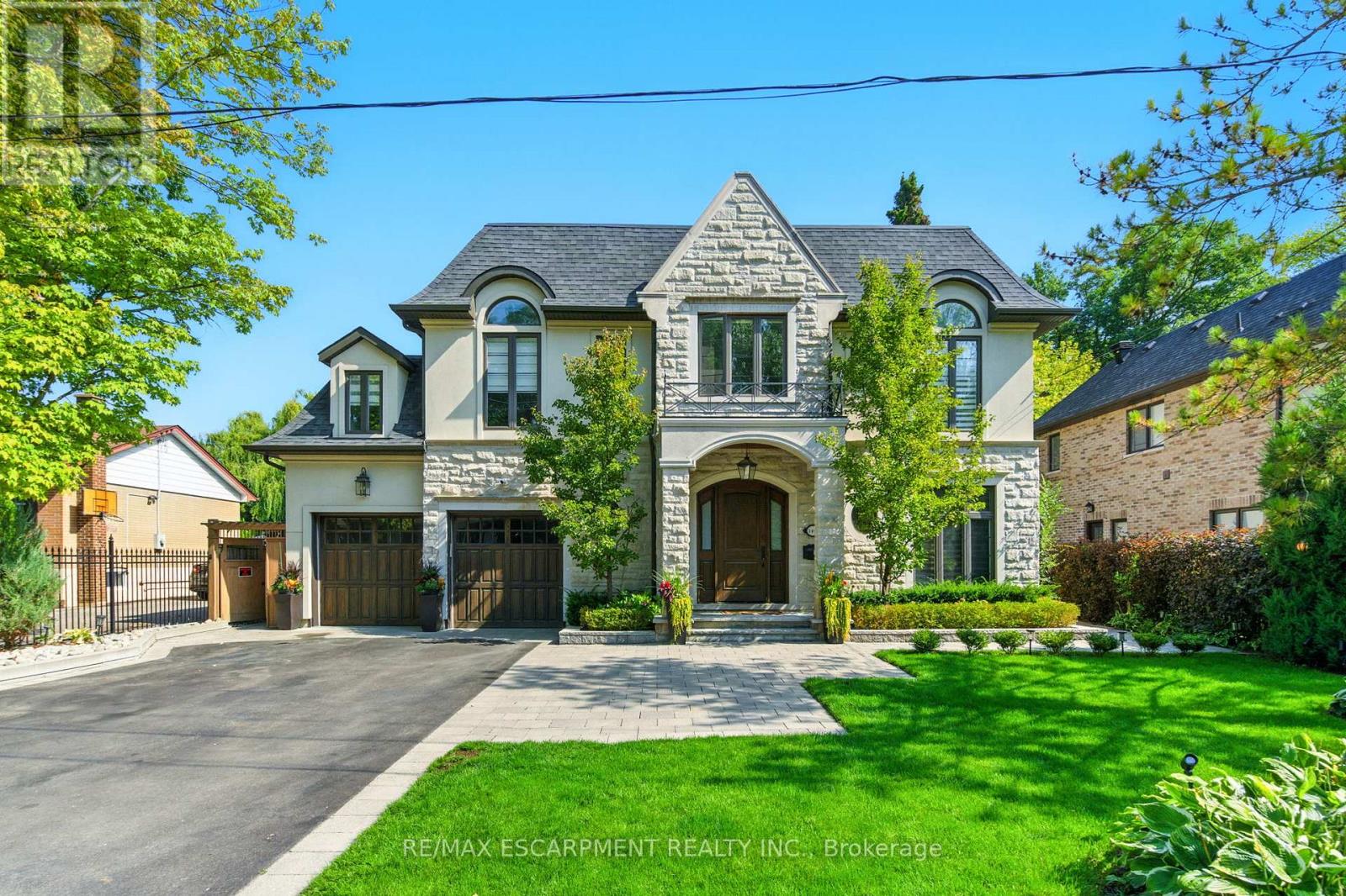 1499 Trotwood Ave, Mississauga, ON L5G 3Z8
