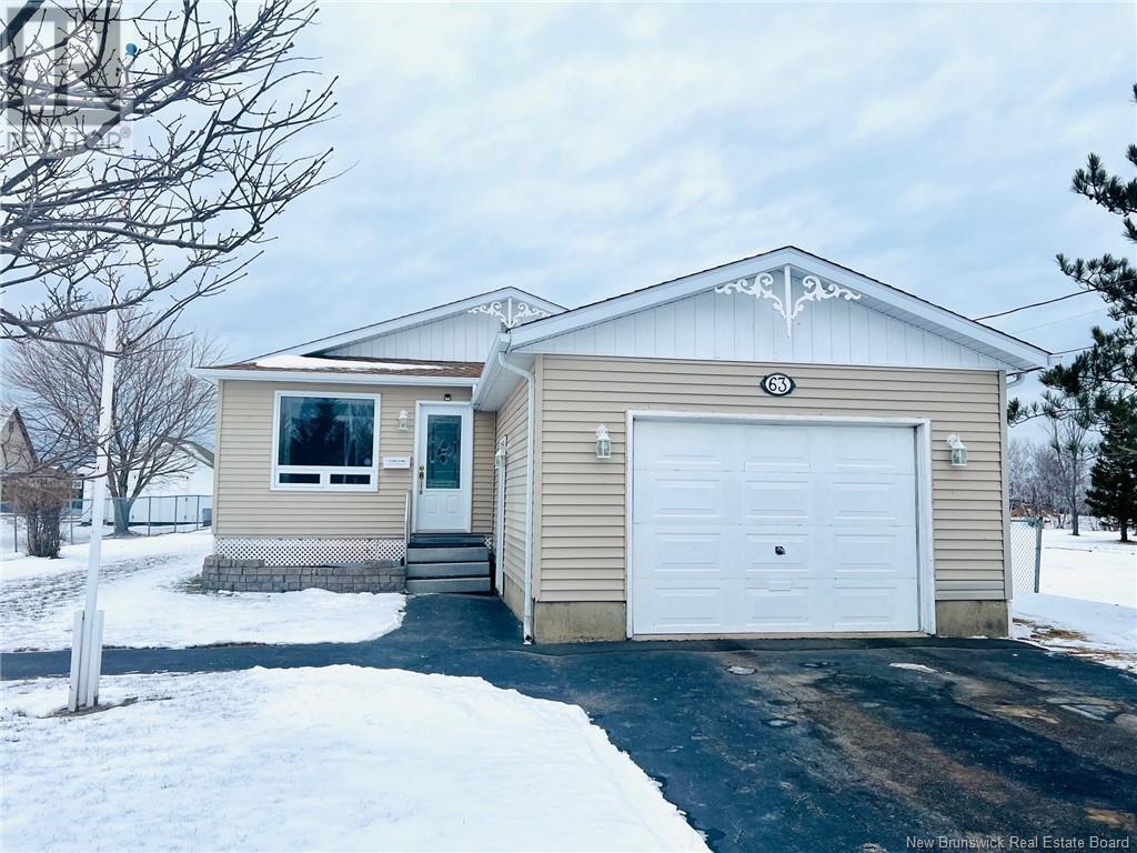 63 Rue Paris, Caraquet, NB E1W 1B6
