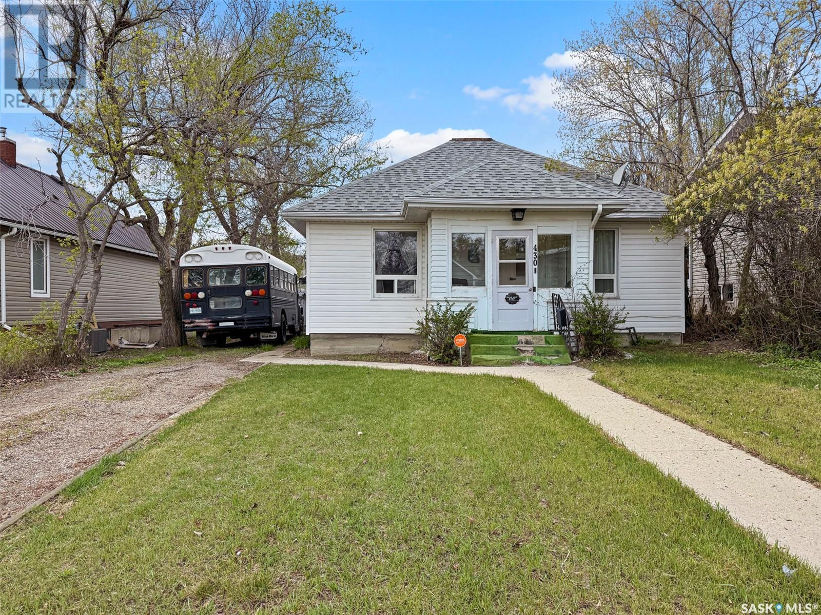 430 4 Avenue Northwest, Swift Current, SK S9H 0V3