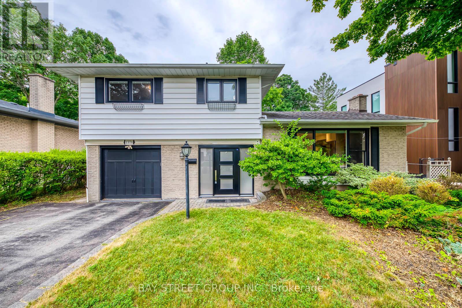 1376 Forest Glade Rd, Oakville, ON L6H 2G3