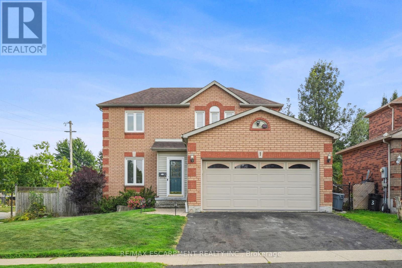 1 Birchway Pl, Halton Hills, ON L7J 2X4