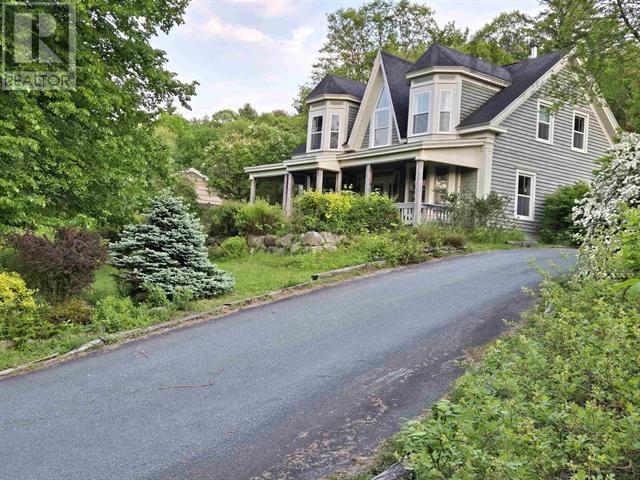 57 King St, Bridgewater, NS B4V 1A1
