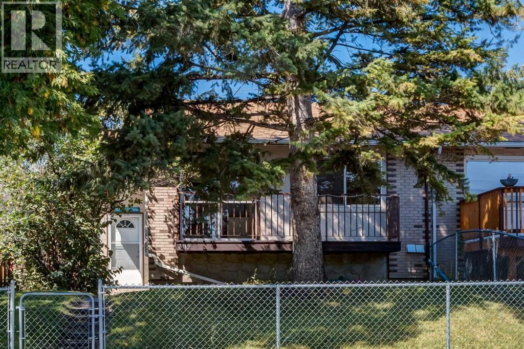 3119 Doverville Cres SE, Calgary, AB T2B 1V1