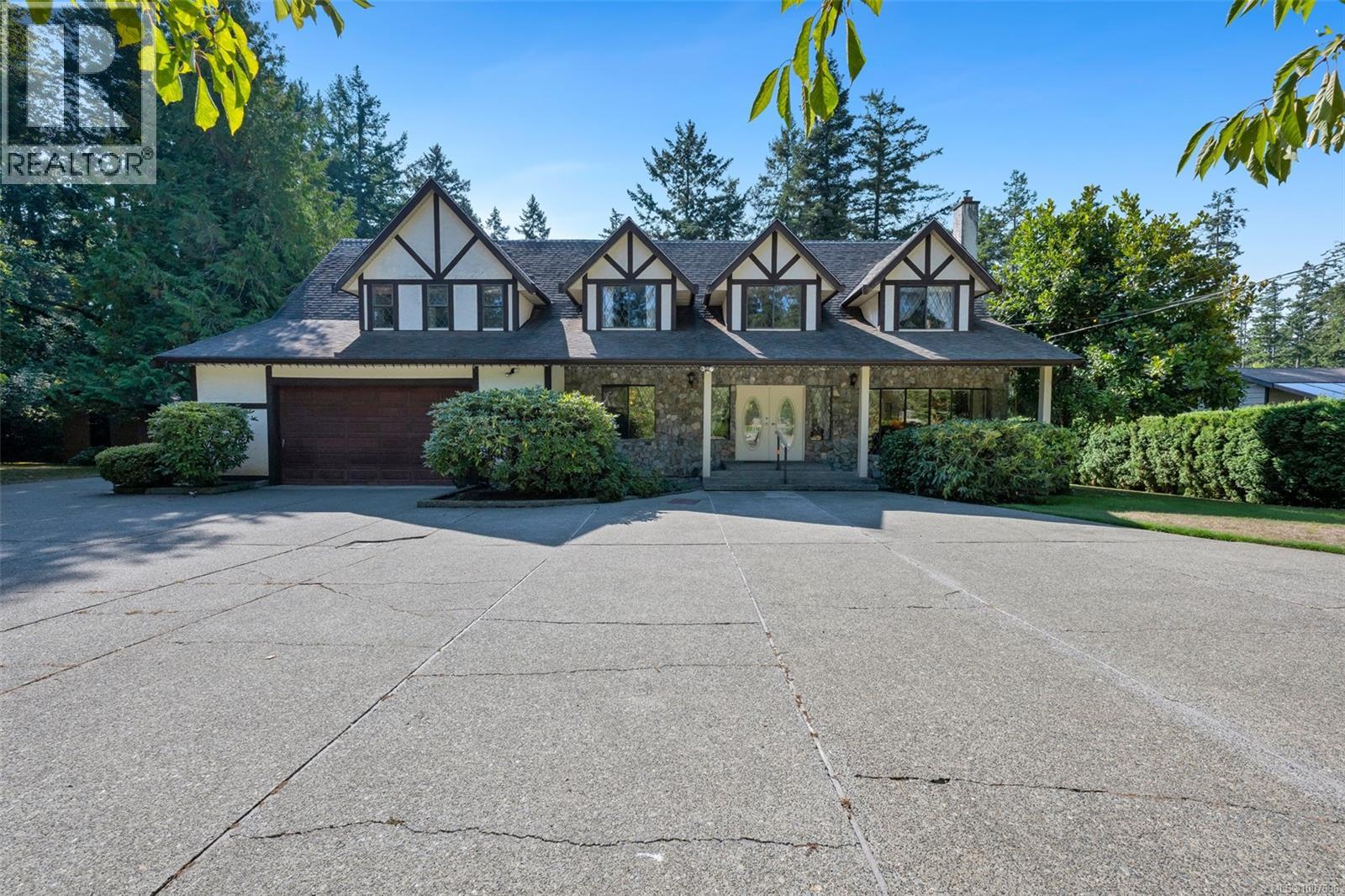 735 Cromarty Ave, North Saanich, BC V8L 5G6
