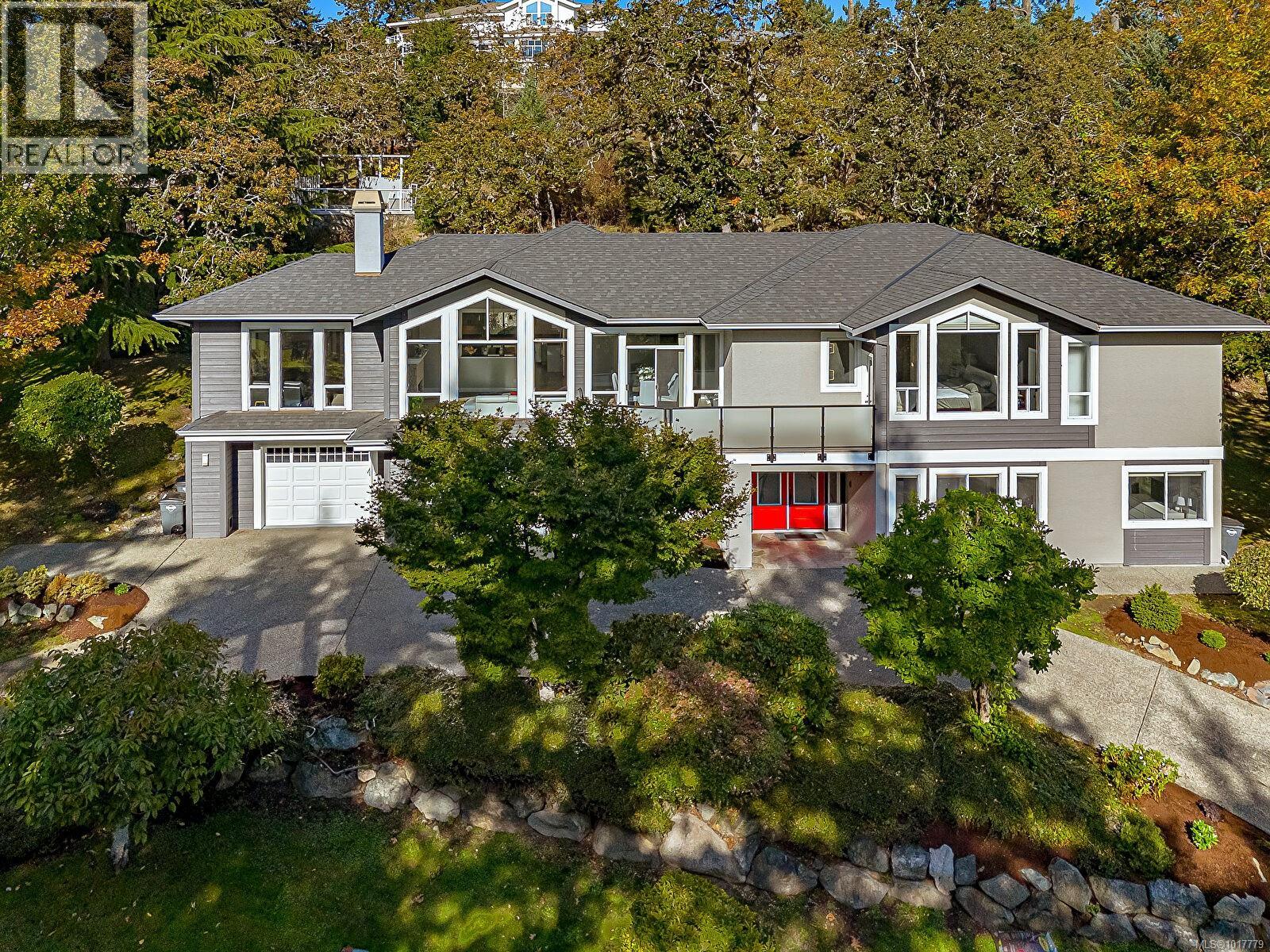 1062 Valewood Trl, Saanich, BC V8X 5G7