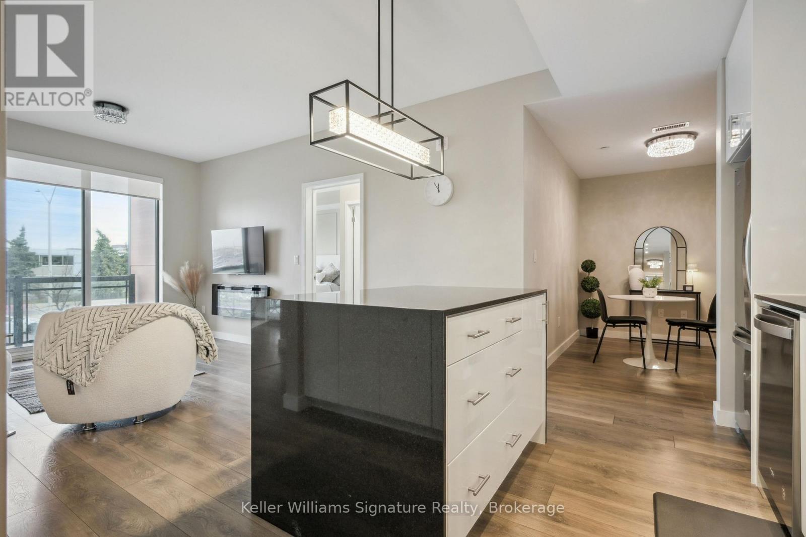 219 168 Sabina Dr, Oakville, ON L6H 0W5