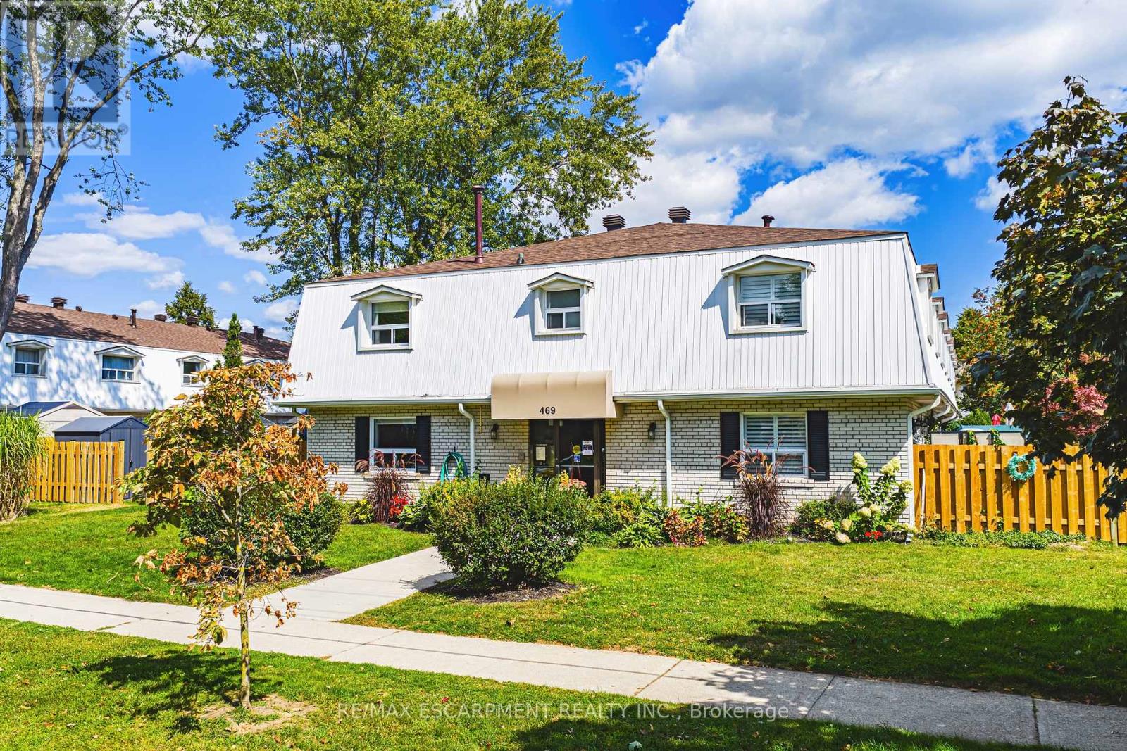 1 469 Claridge Rd, Burlington, ON L7N 2S1