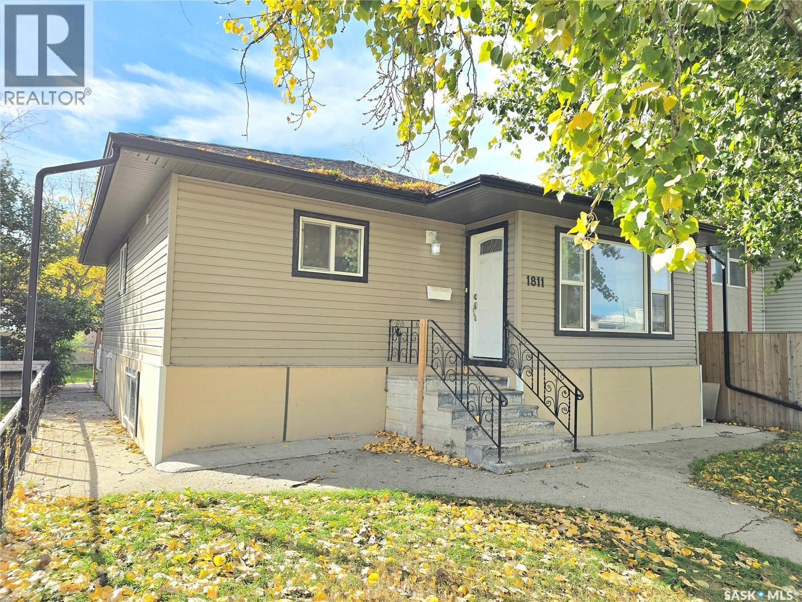 1811 20th Street West, Saskatoon, SK S7M 1A1