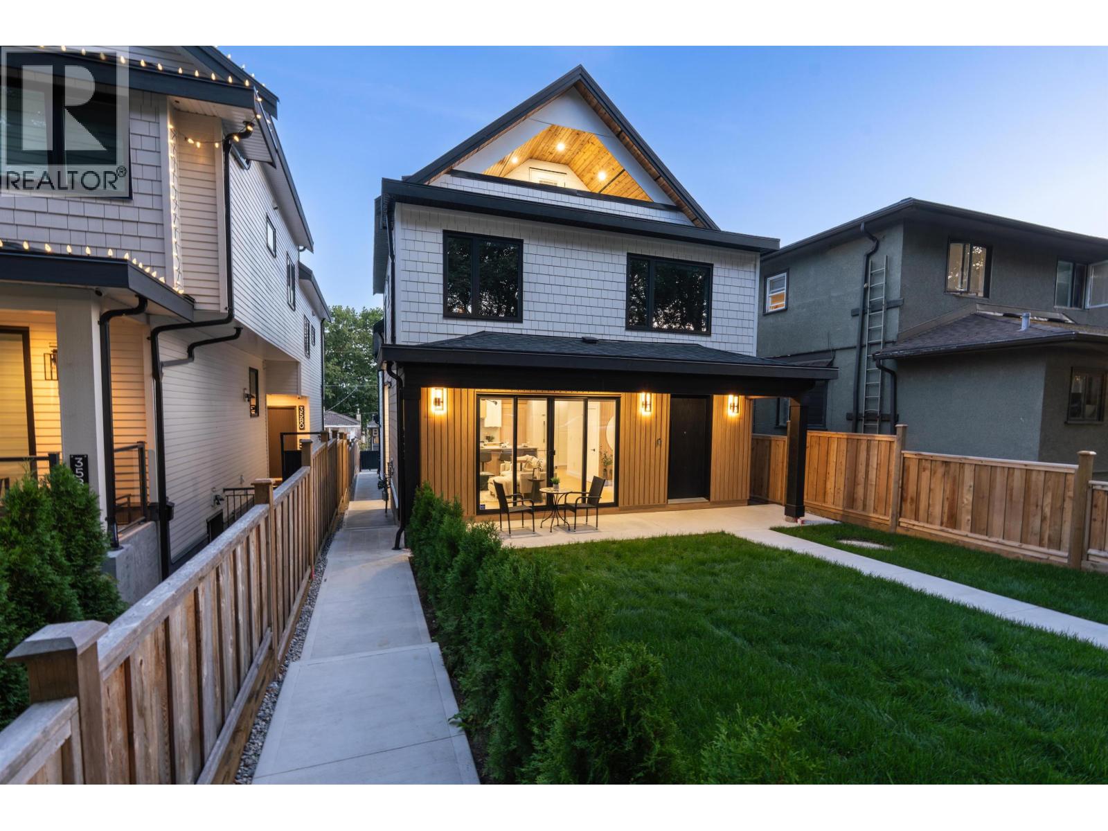 3576 E Pender Street Unit 2, Vancouver, BC V5K 2E3