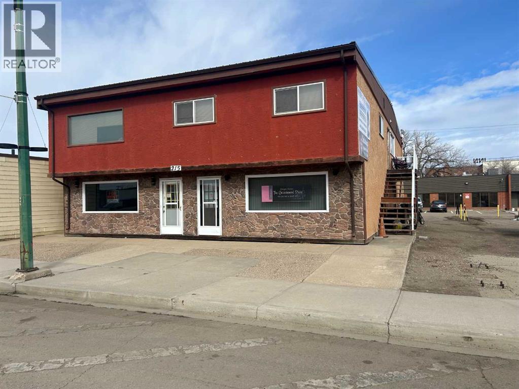 215 Broadway Ave E, Redcliff, AB T0J 2P0
