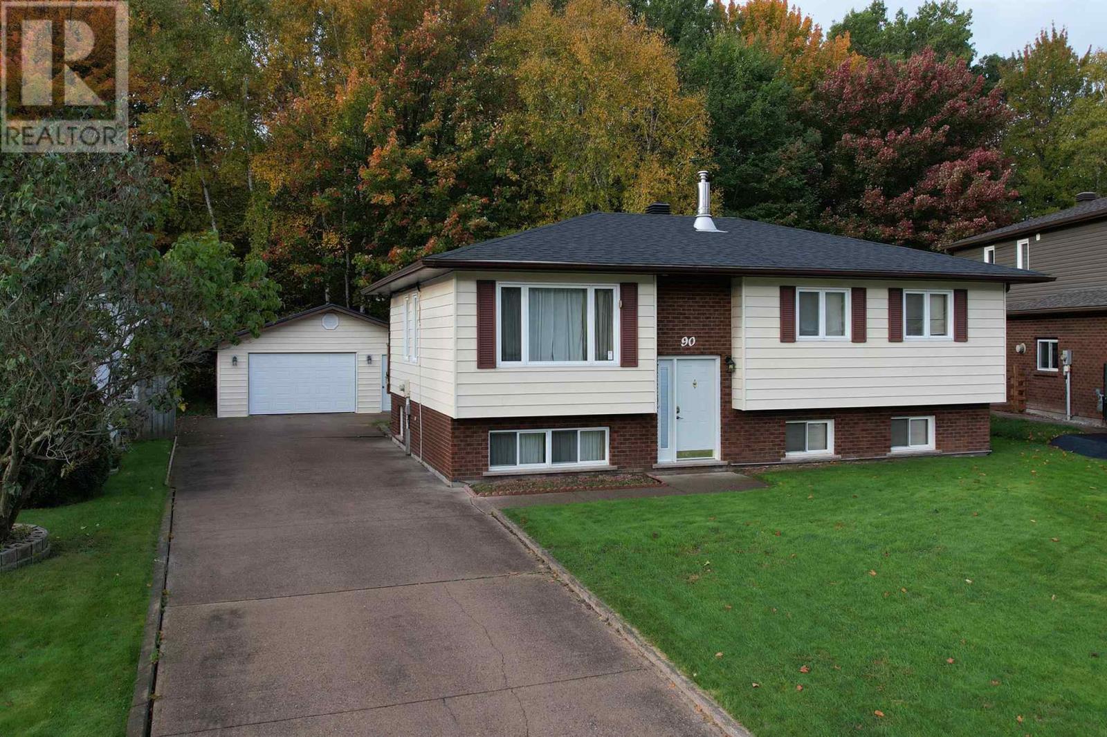 90 Taskar Dr, Sault Ste. Marie, ON P6A 6M8