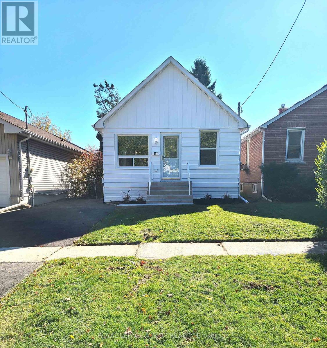 157 College Ave, Oshawa, ON L1J 1R3