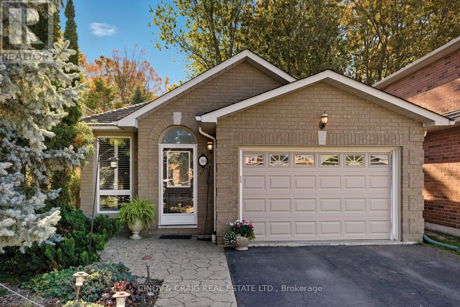 318 Sandringham Dr, Clarington, ON L1E 3A7