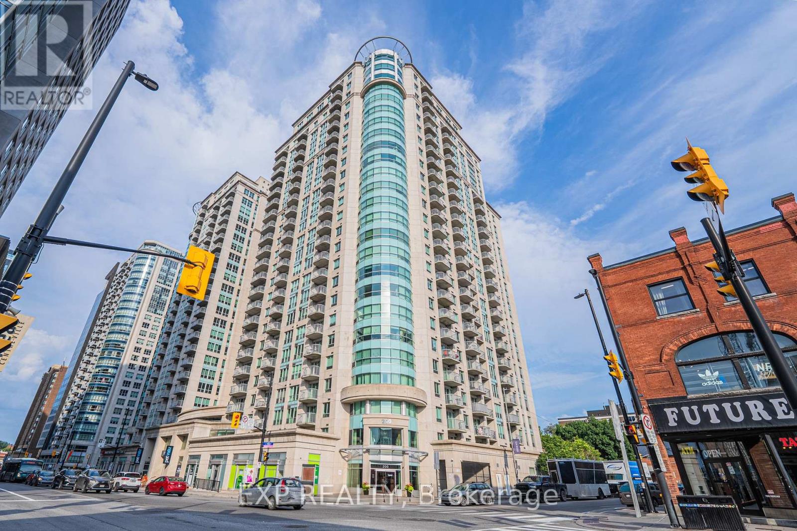 302 200 Rideau St, Ottawa, ON K1N 5Y1