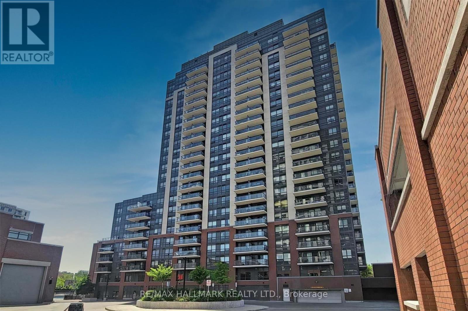 1408 1420 Dupont St, Toronto, ON M6H 0C2