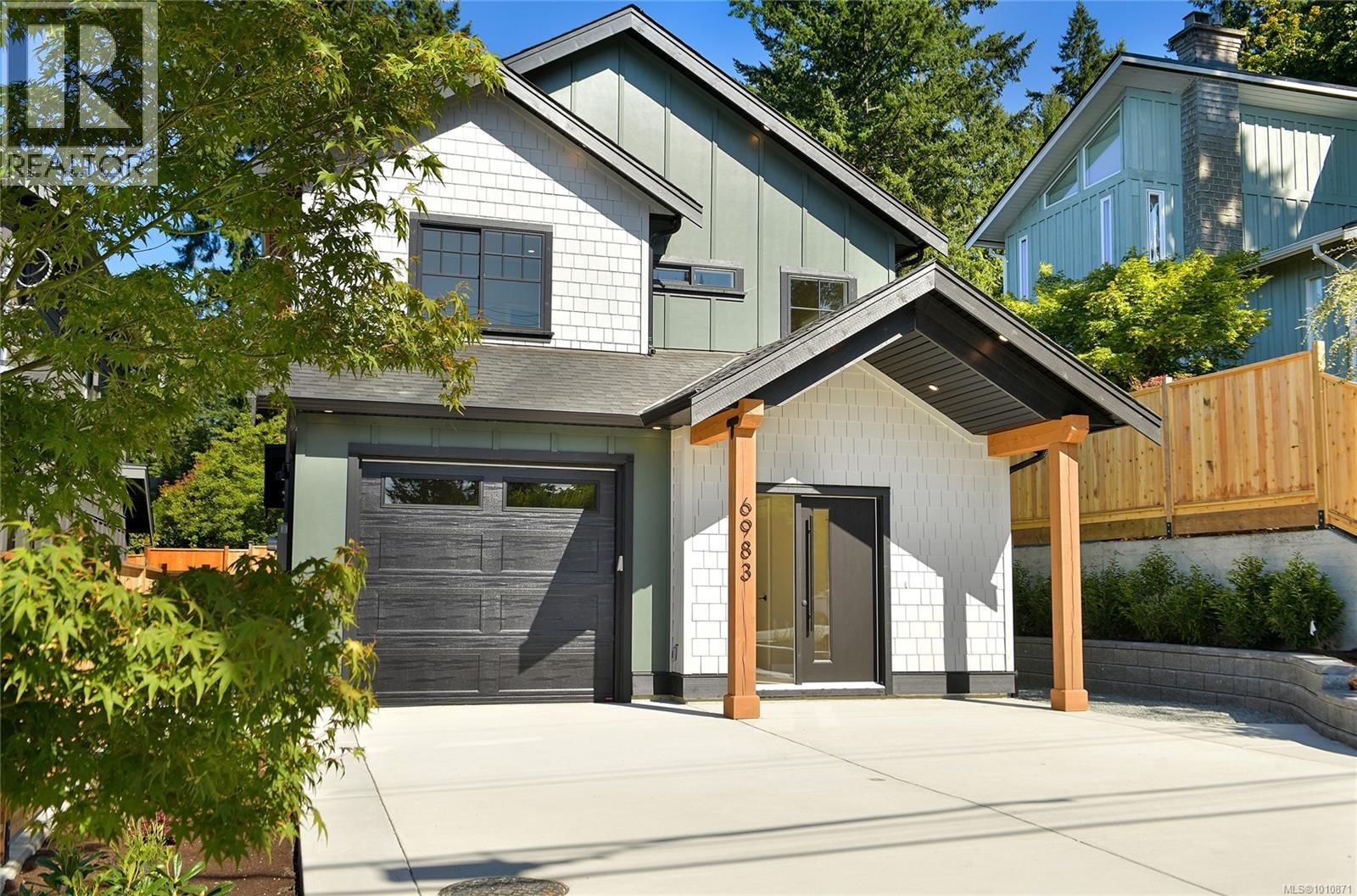 6983 Hagan Rd, Central Saanich, BC V8M 1B3