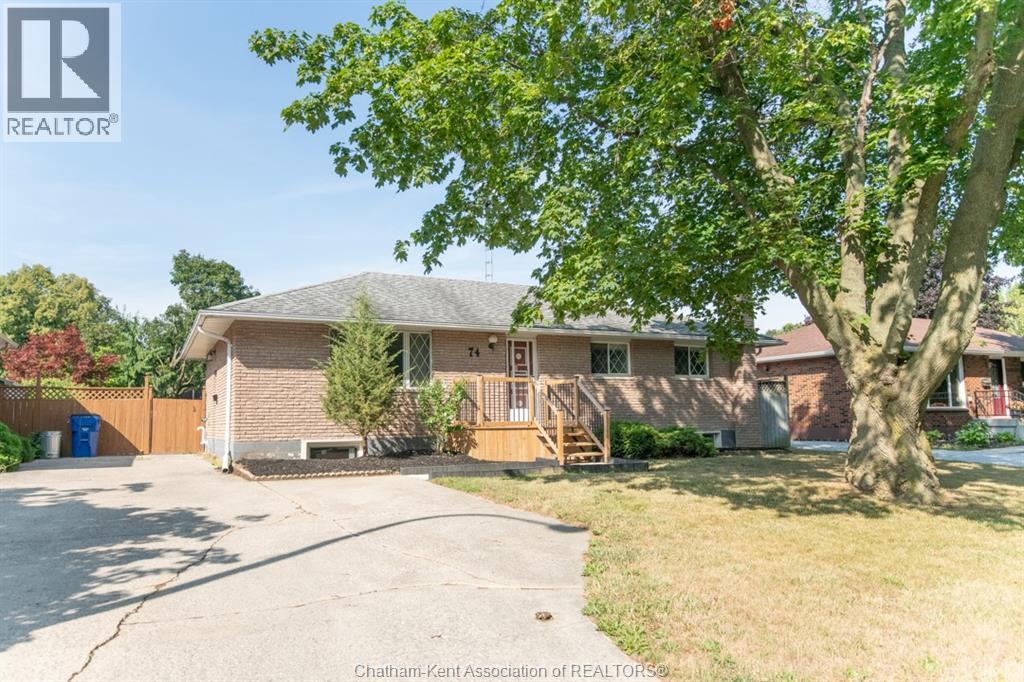 74 St Michael Ave, Chatham, ON N7M 3E6
