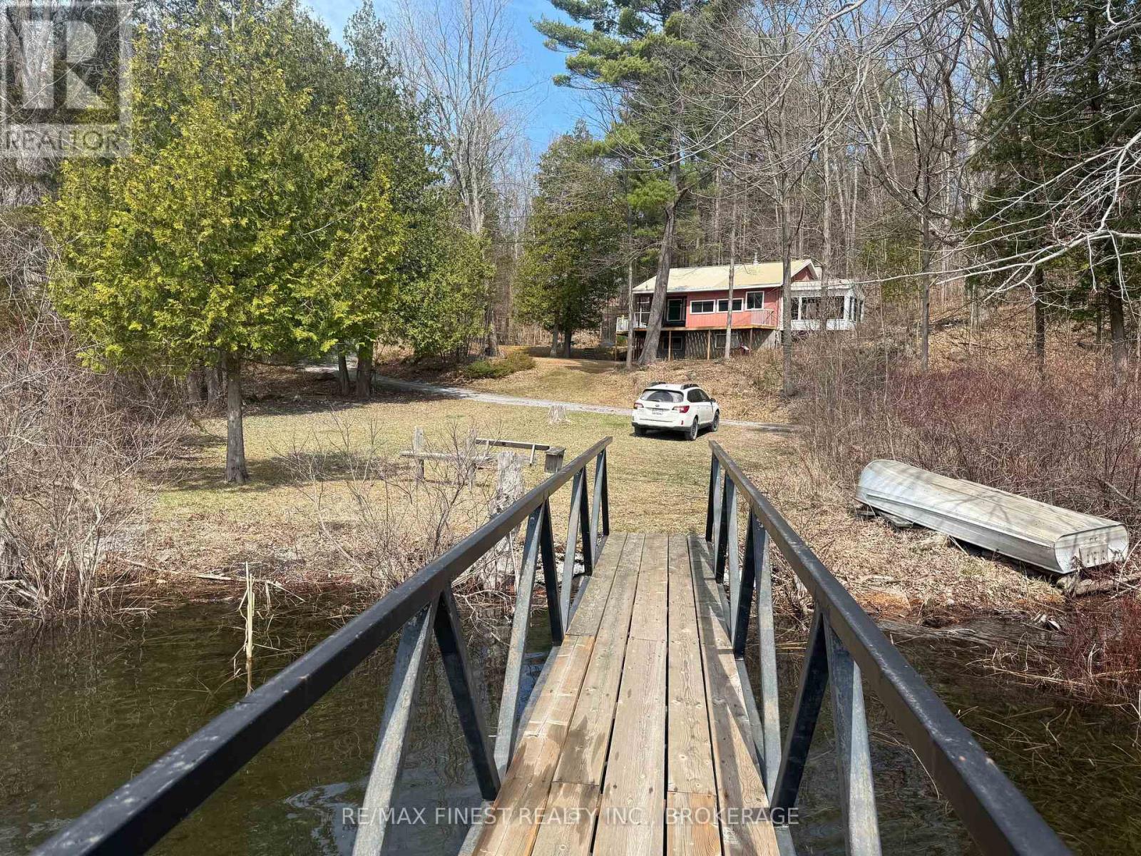 9 Underside Ln, South Frontenac, ON K0H 1W0