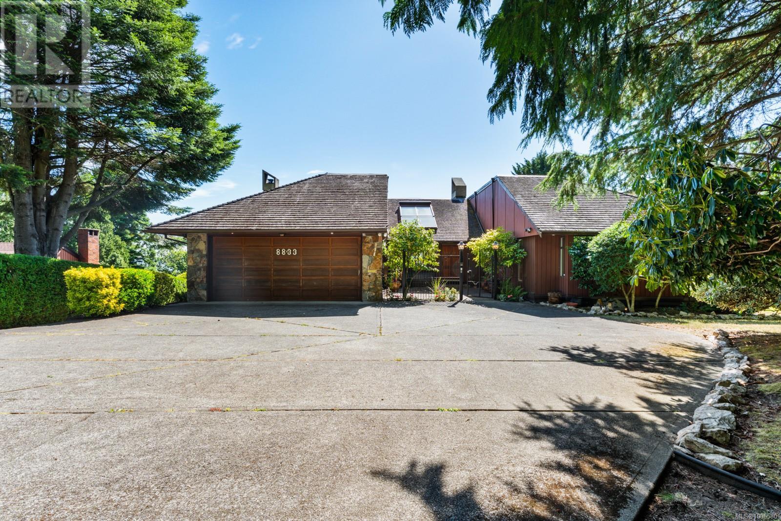 8833 Haro Park Ter, North Saanich, BC V8L 3Z3