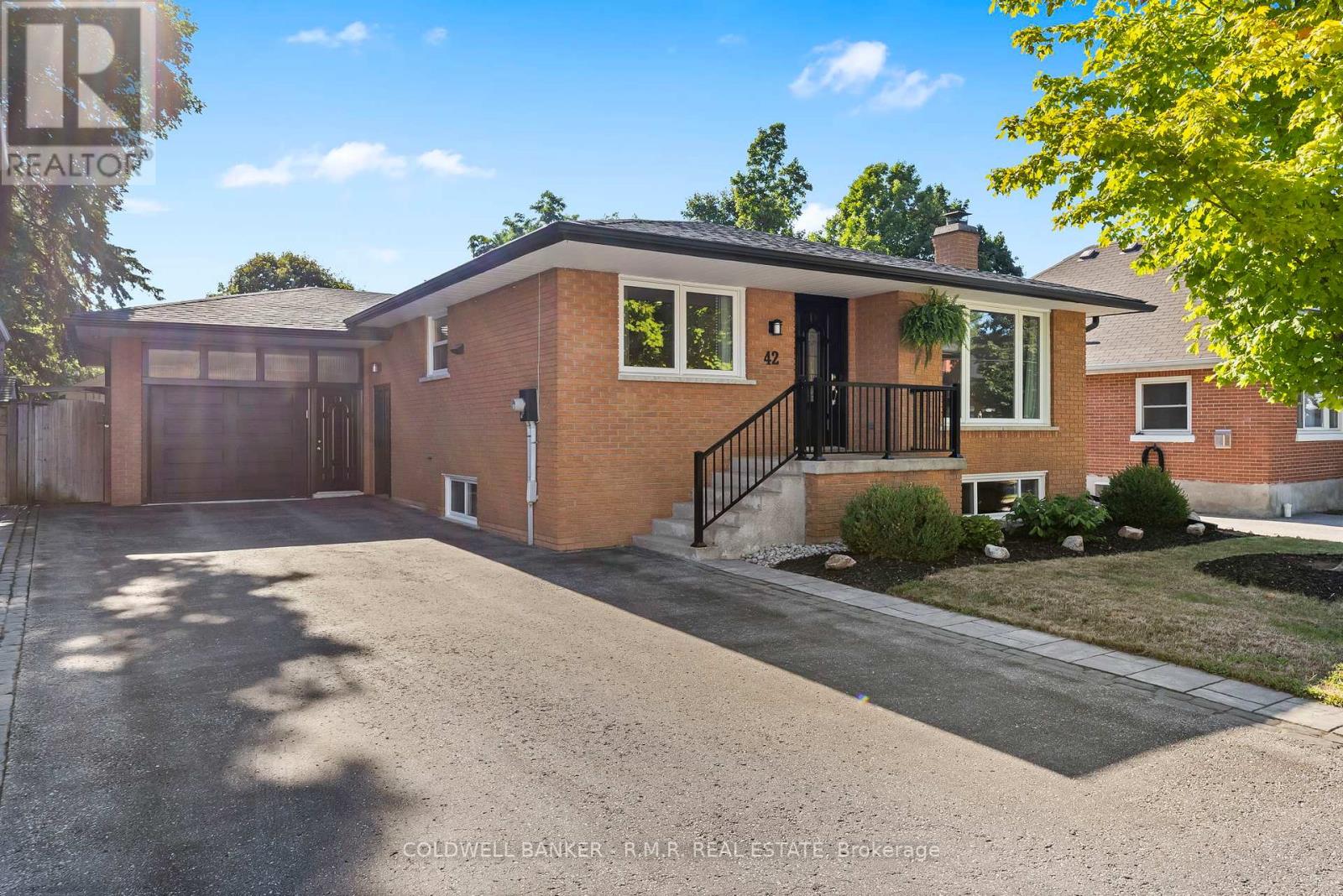 42 Marietta St, Uxbridge, ON L9P 1J5