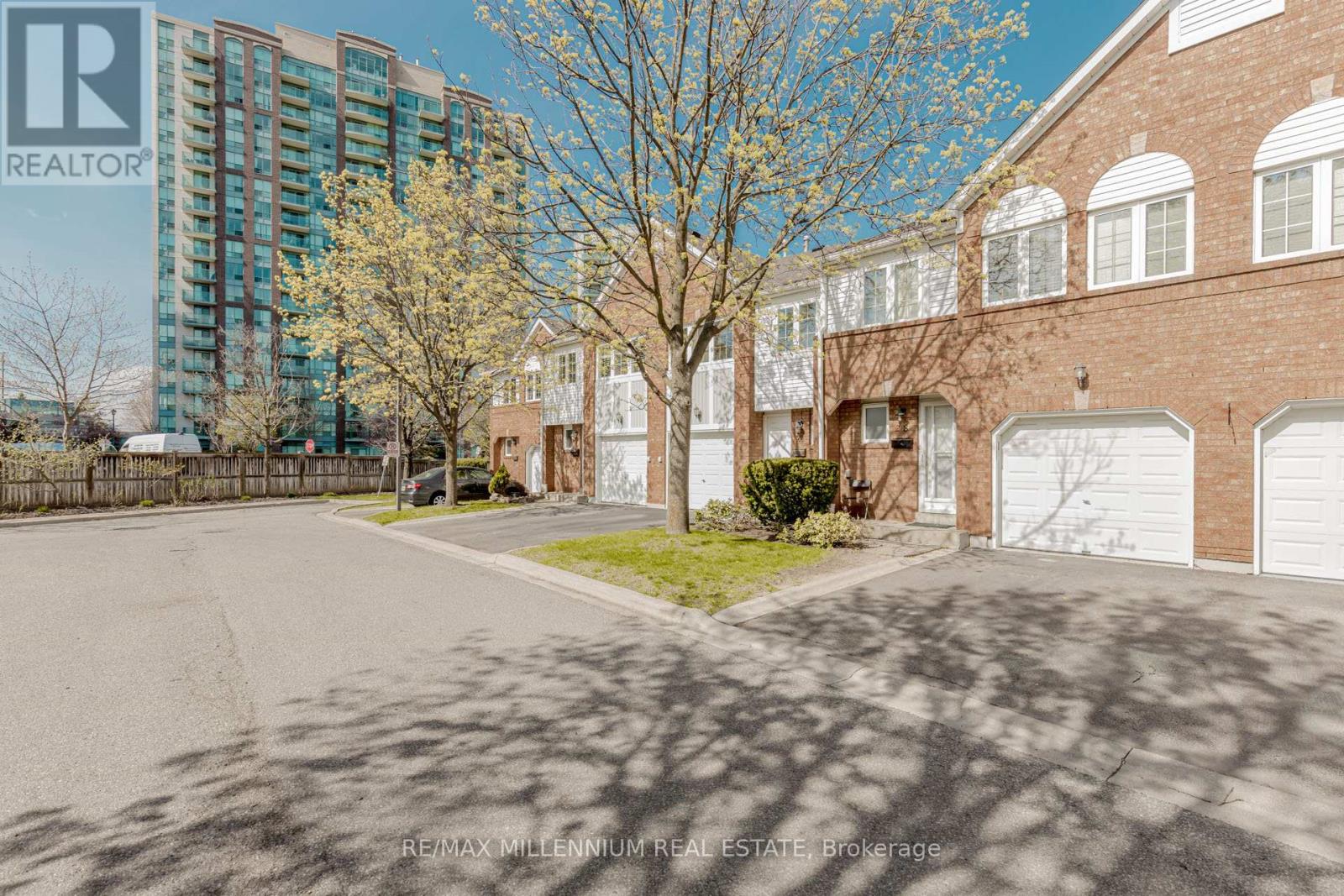 28 4605 Donegal Dr, Mississauga, ON L5M 4X7