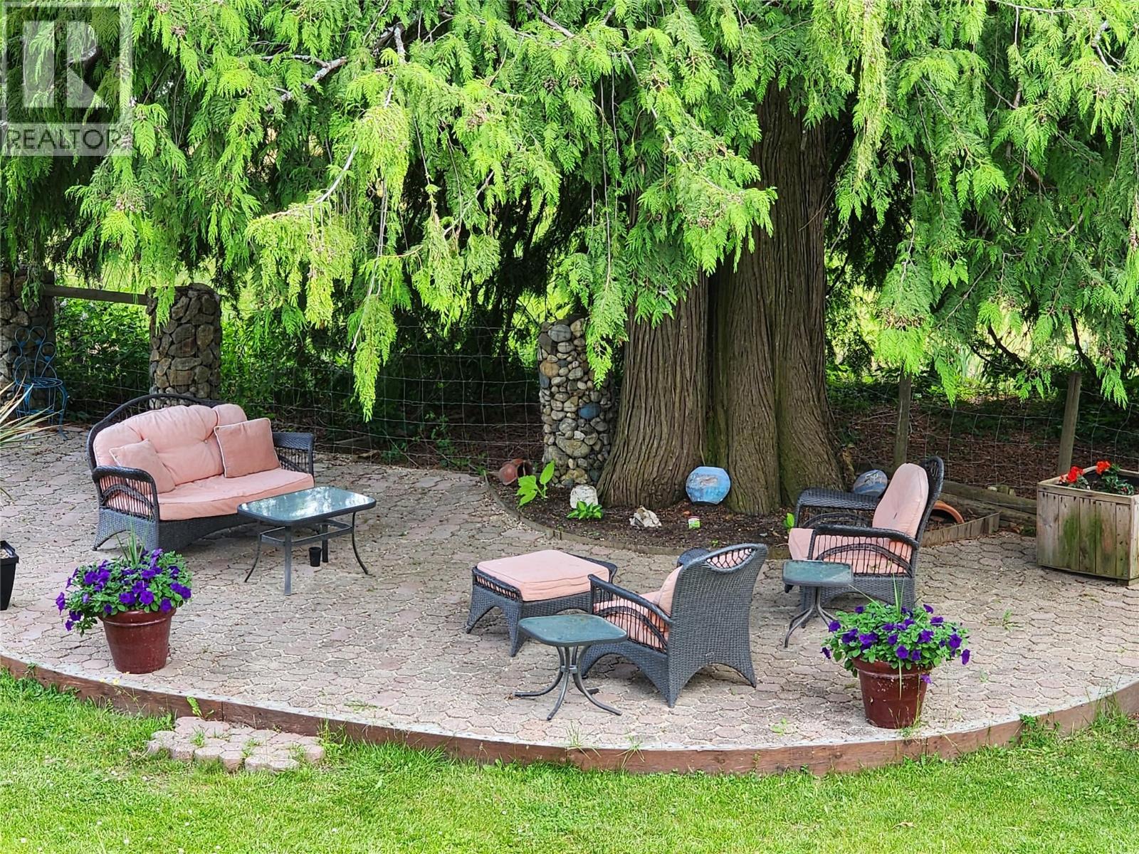 3rd NW Avenue Unit 316, Nakusp, BC V0G 1R0