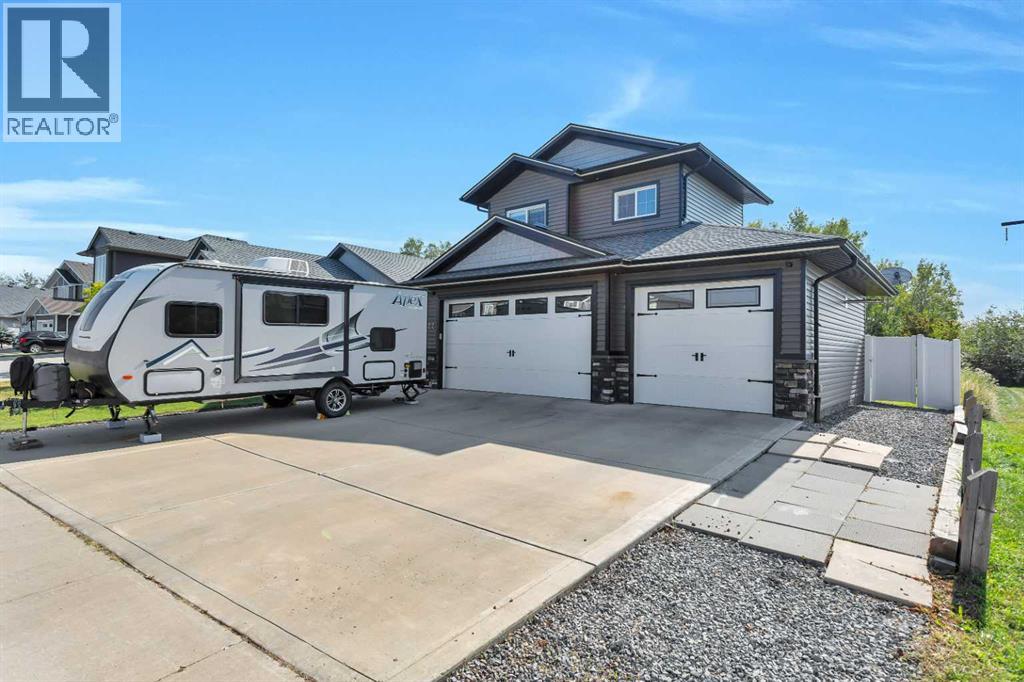 22 Coachill St, Blackfalds, AB T4M 0A9