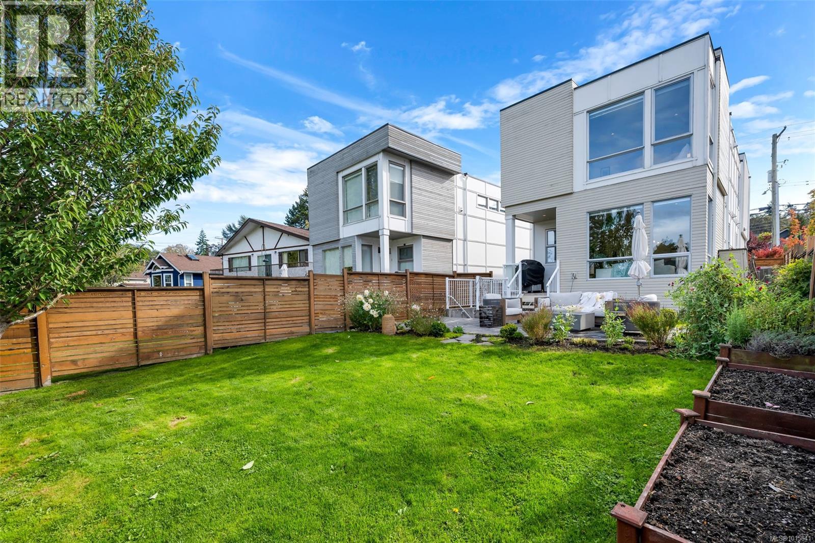 1040 Colville Rd, Esquimalt, BC V9A 4P7