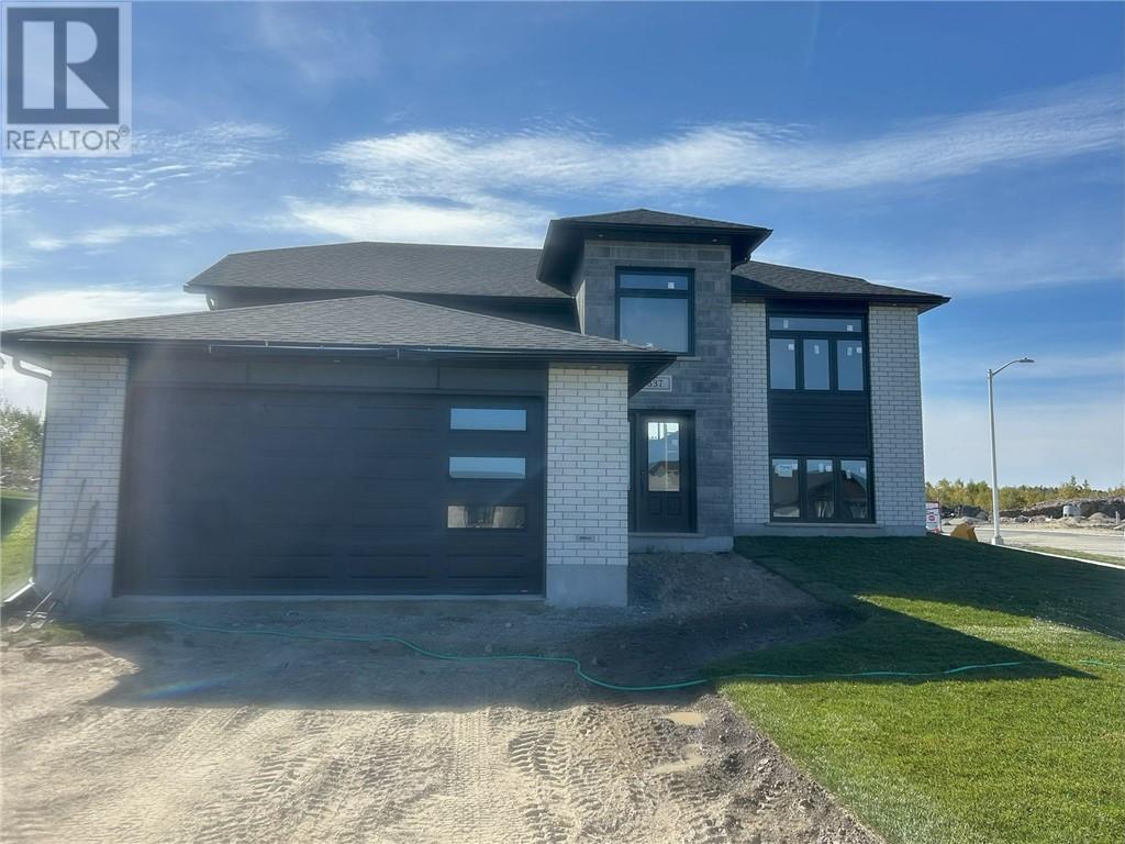 837 Moonrock Ave, Sudbury, ON P3E 5Z5