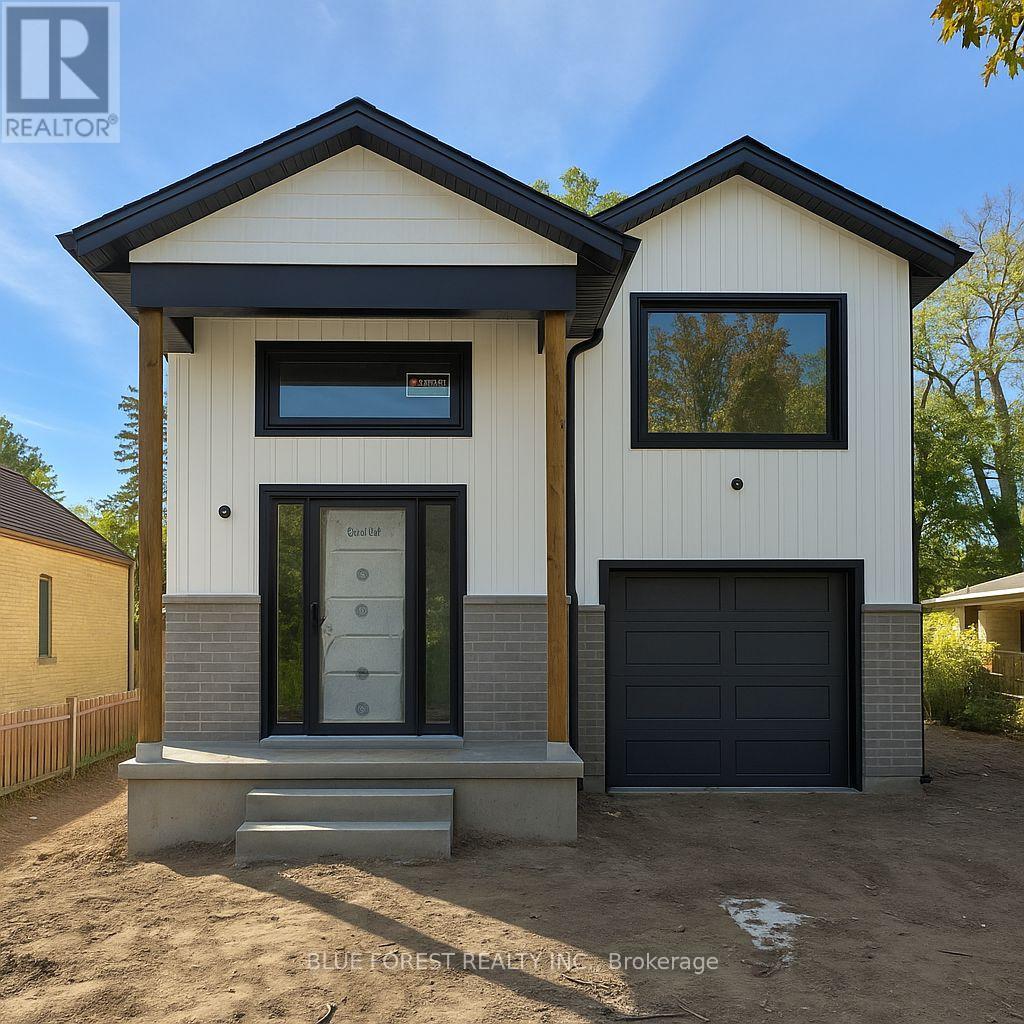 19 Redan St, London, ON N5Z 1Y7
