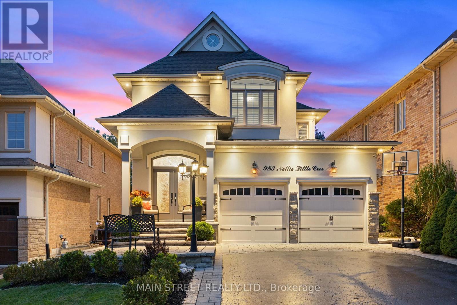 983 Nellie Little Cres, Newmarket, ON L3X 3E6