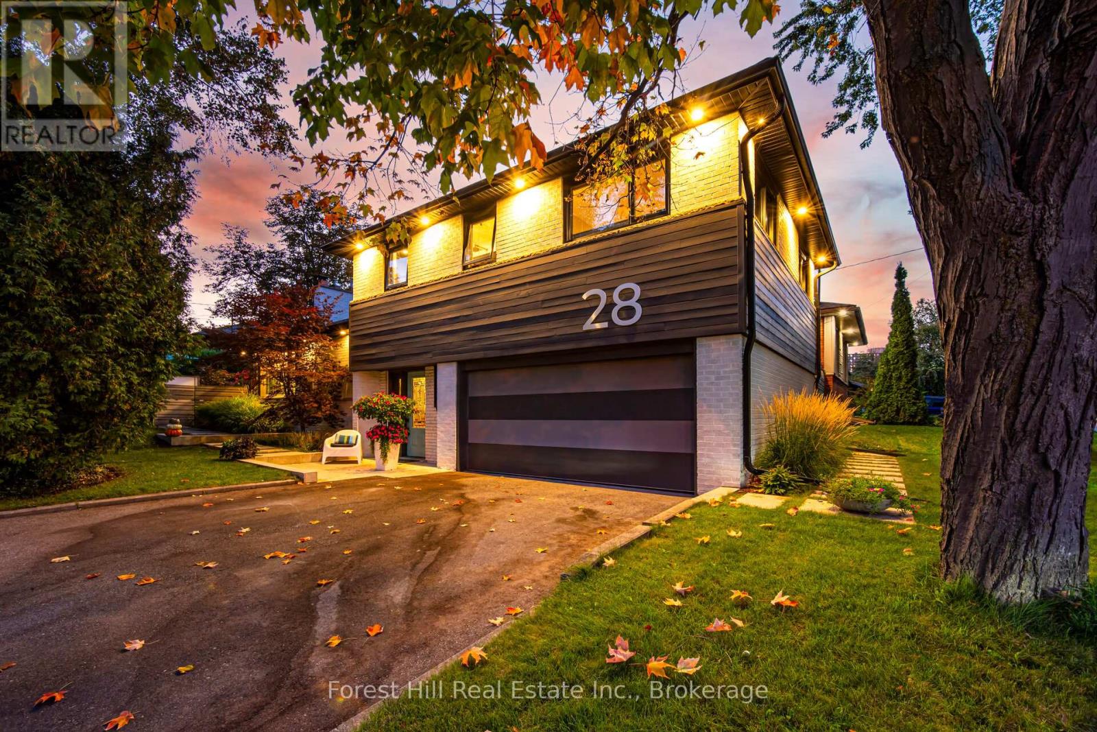28 Decarie Cir, Toronto Eringate-centennial-west Deane, ON M9B 3H9