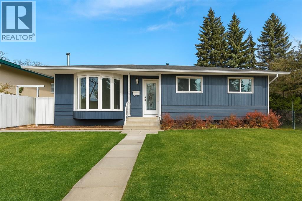 4 Harvey Pl SW, Calgary, AB T2V 3A5