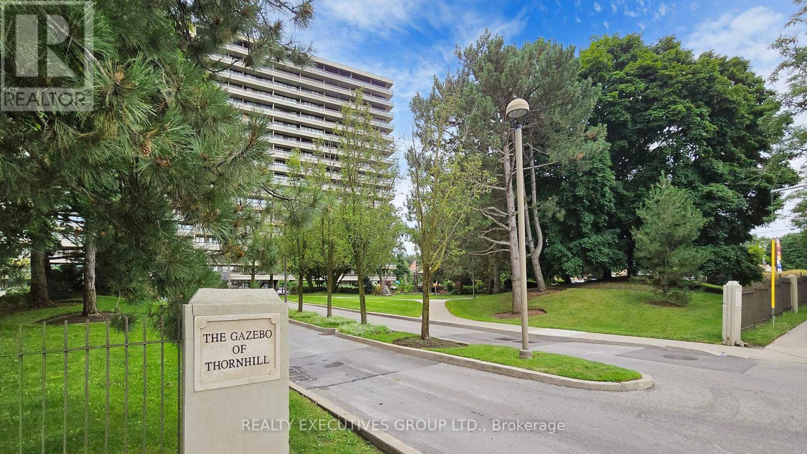 1701 8111 Yonge St, Markham, ON L3T 4V9