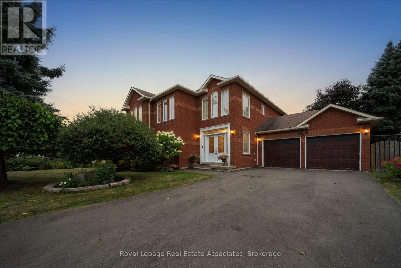 3723 Trelawny Cir, Mississauga, ON L5N 5J7
