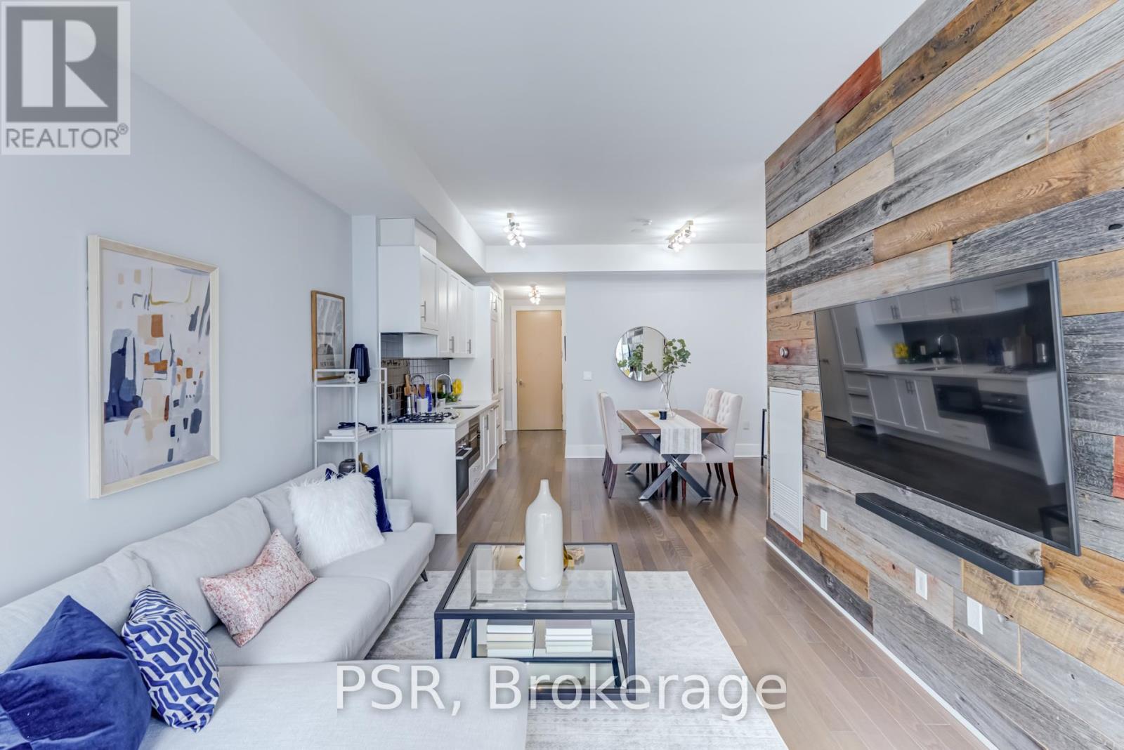627 29 Queens Quay E, Toronto, ON M5E 0A4