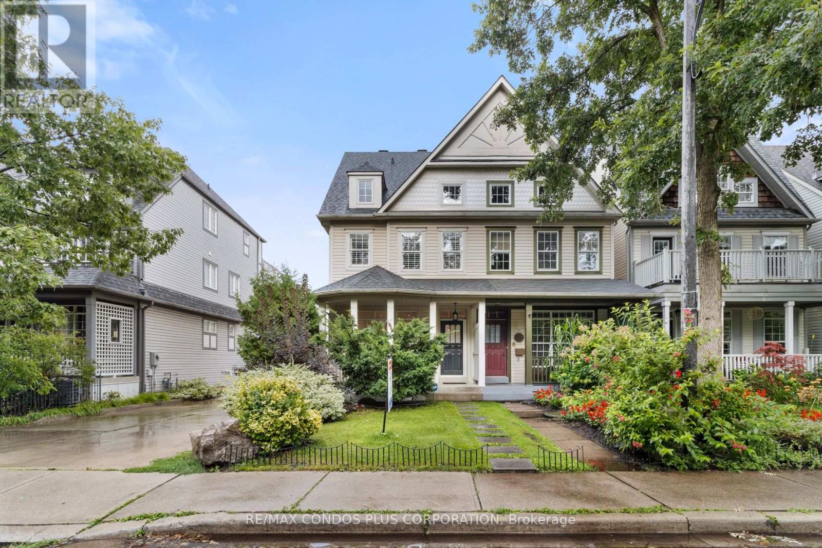 127 Boardwalk Dr, Toronto, ON M4L 3X9