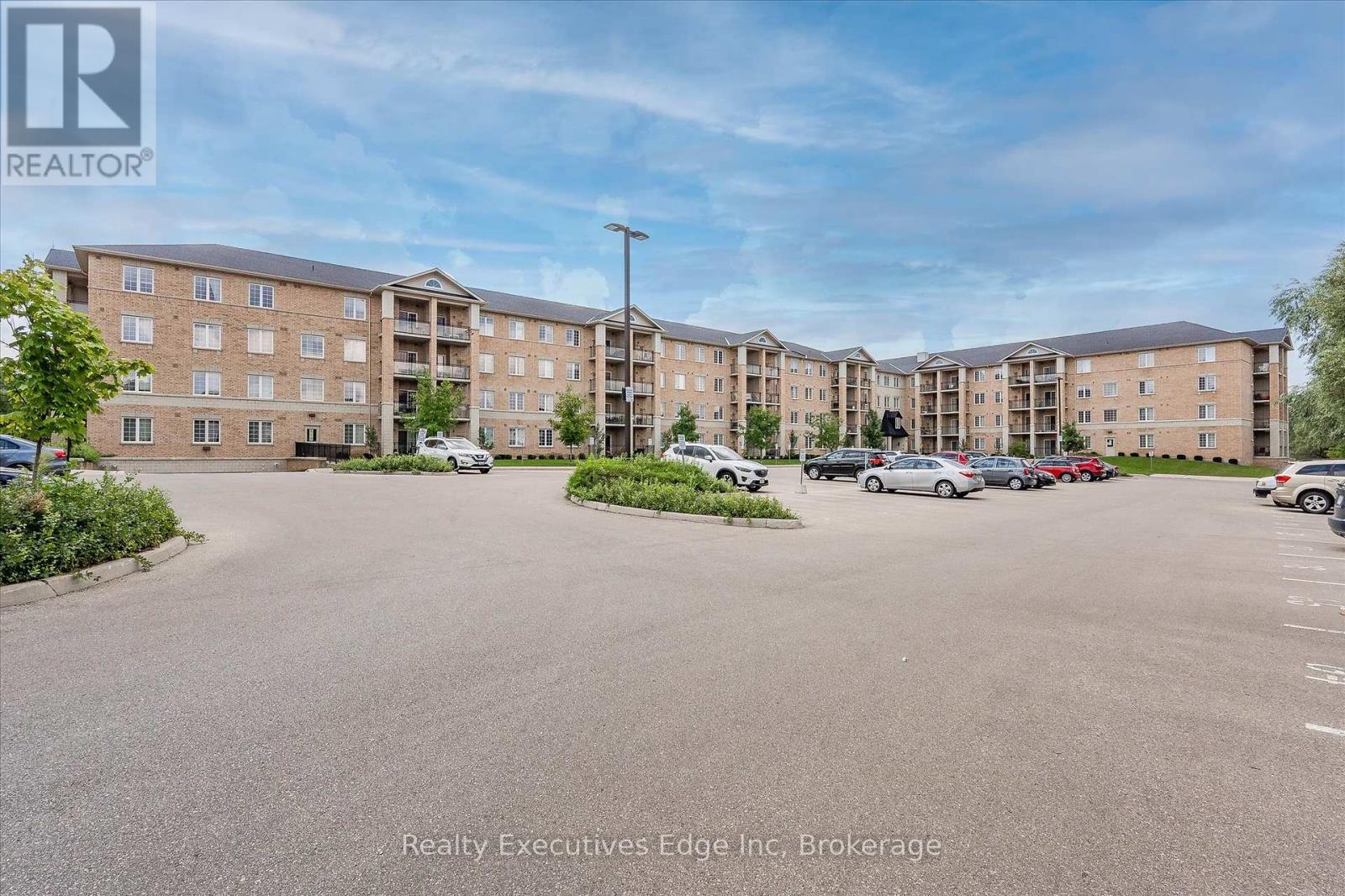 323 1077 Gordon St, Guelph, ON N1G 0E3