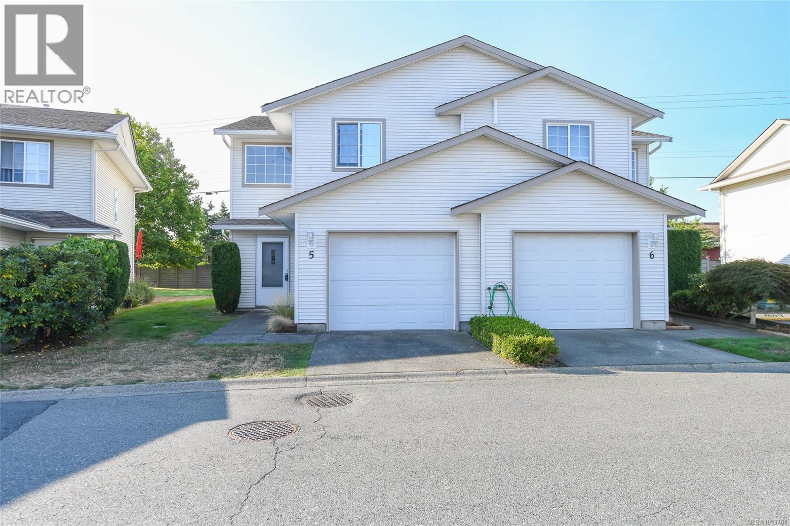717 Aspen Rd Unit 5 Rd, Comox, BC V9M 3X4