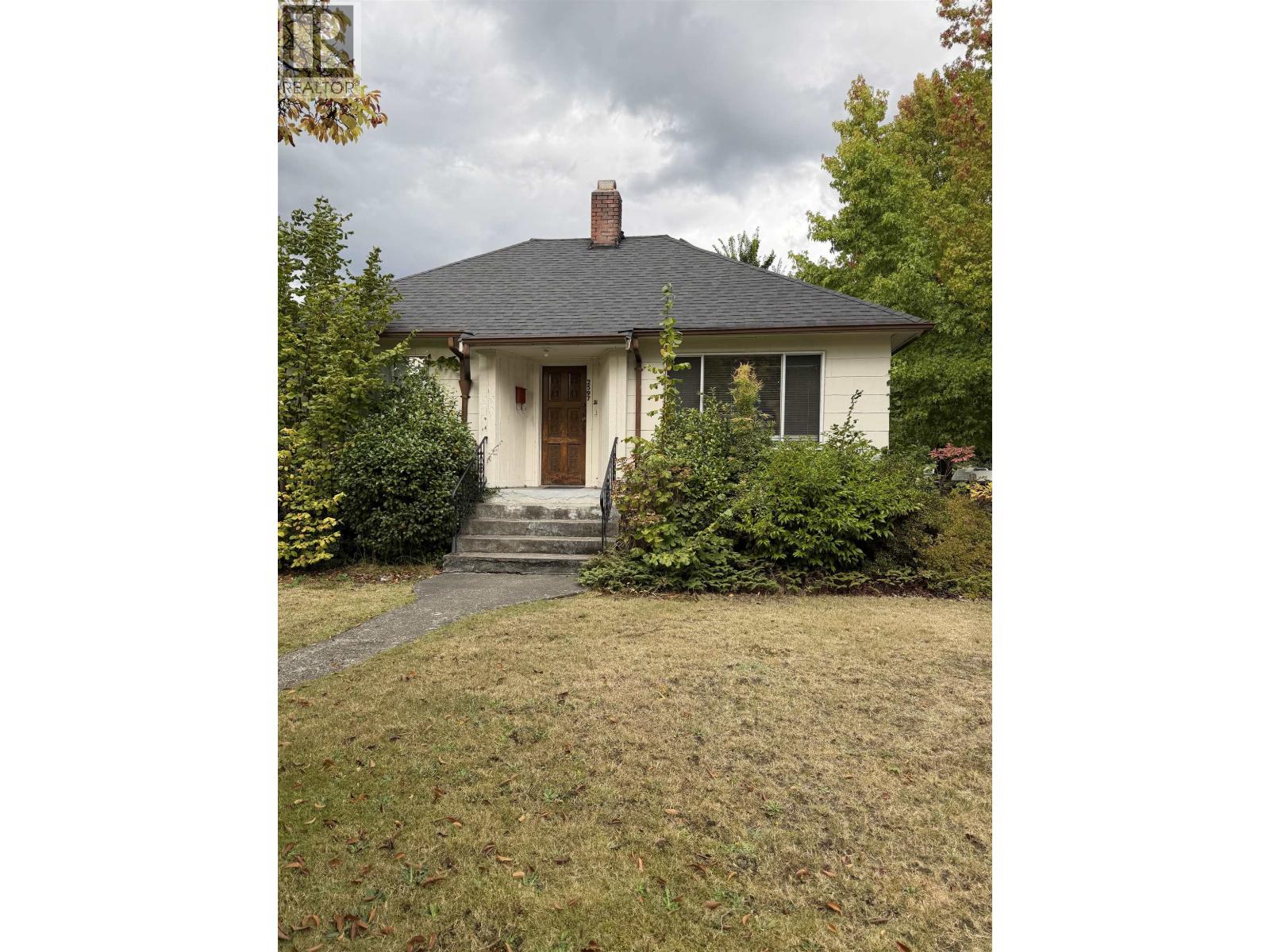 2597 E 4th Ave, Vancouver, BC V5M 1K2