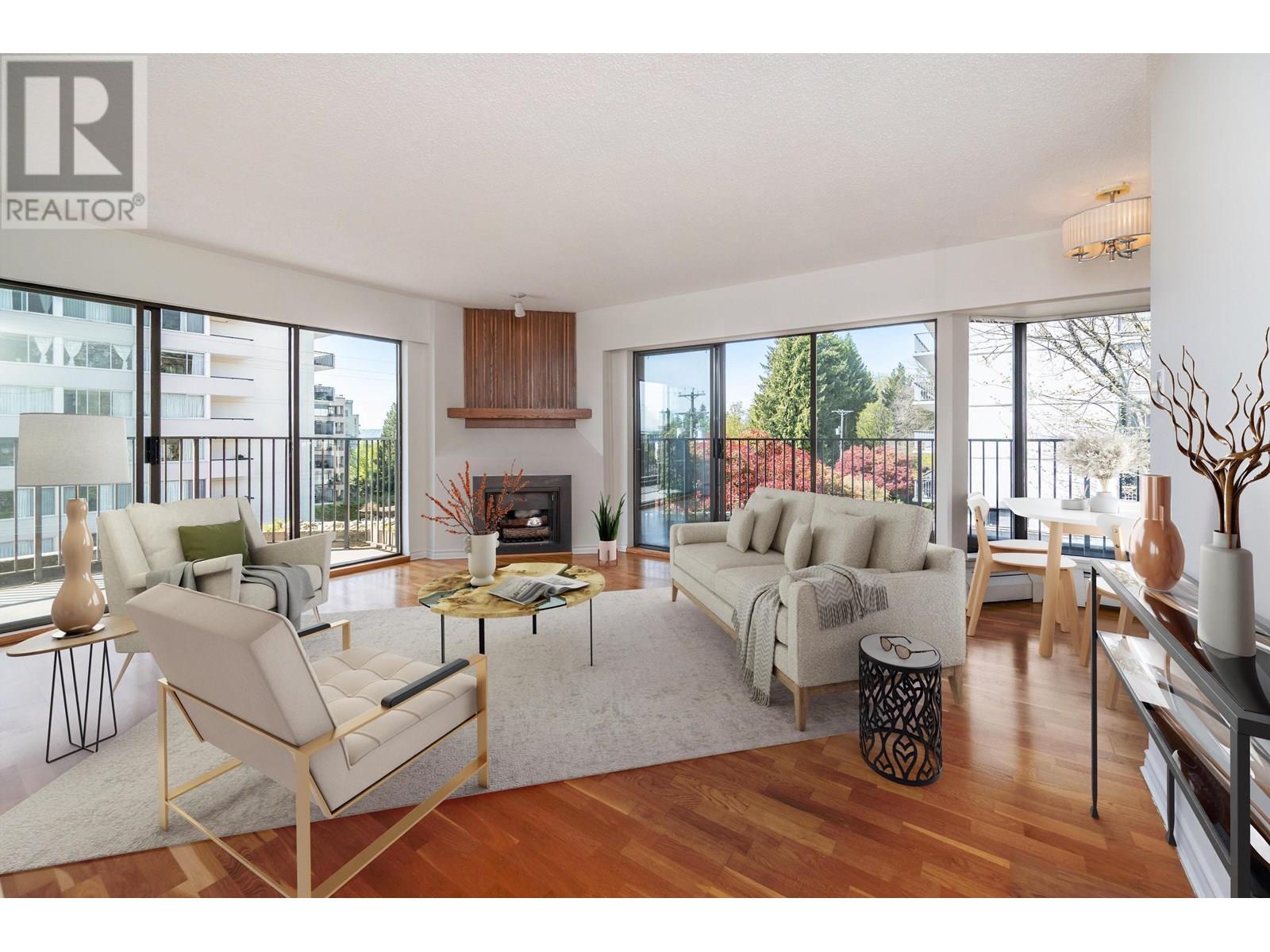 747 17th Street Unit 401, West Vancouver, BC V7V 3T4