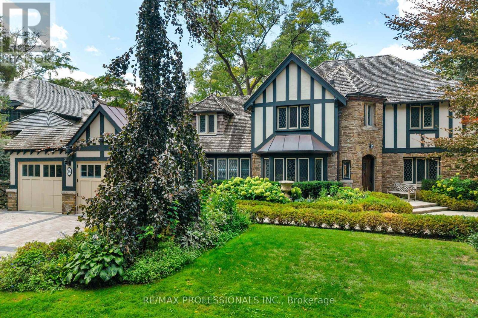 16 Kingsway Cres, Toronto Kingsway South, ON M8X 2P9