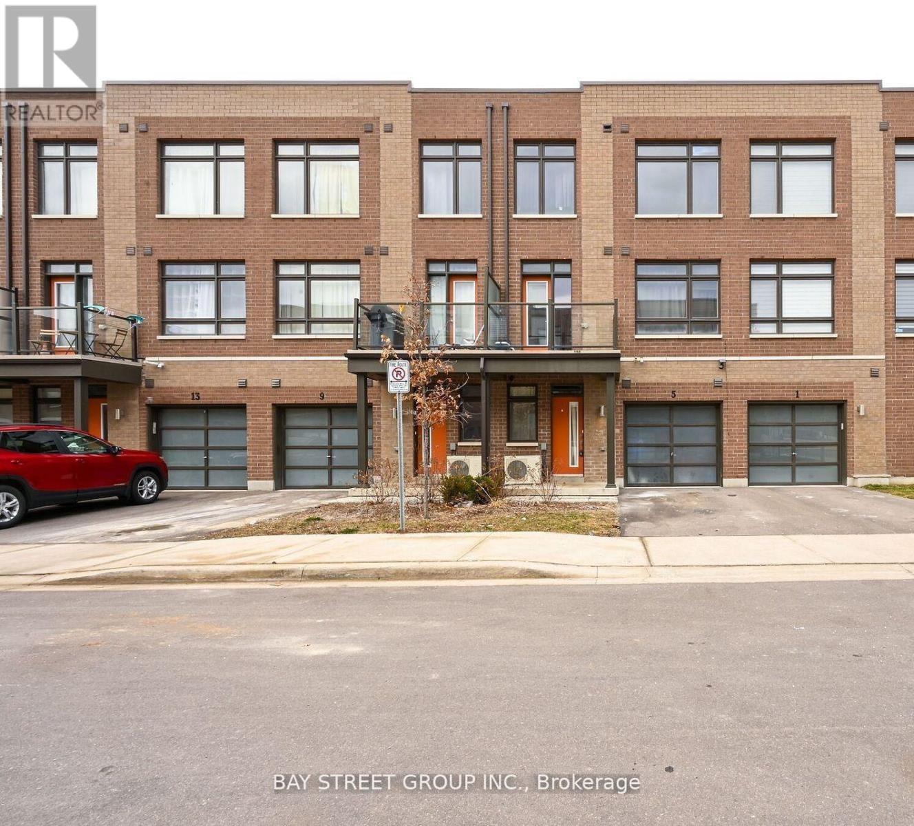 9 Seymour St, Vaughan, ON L4L 0L7