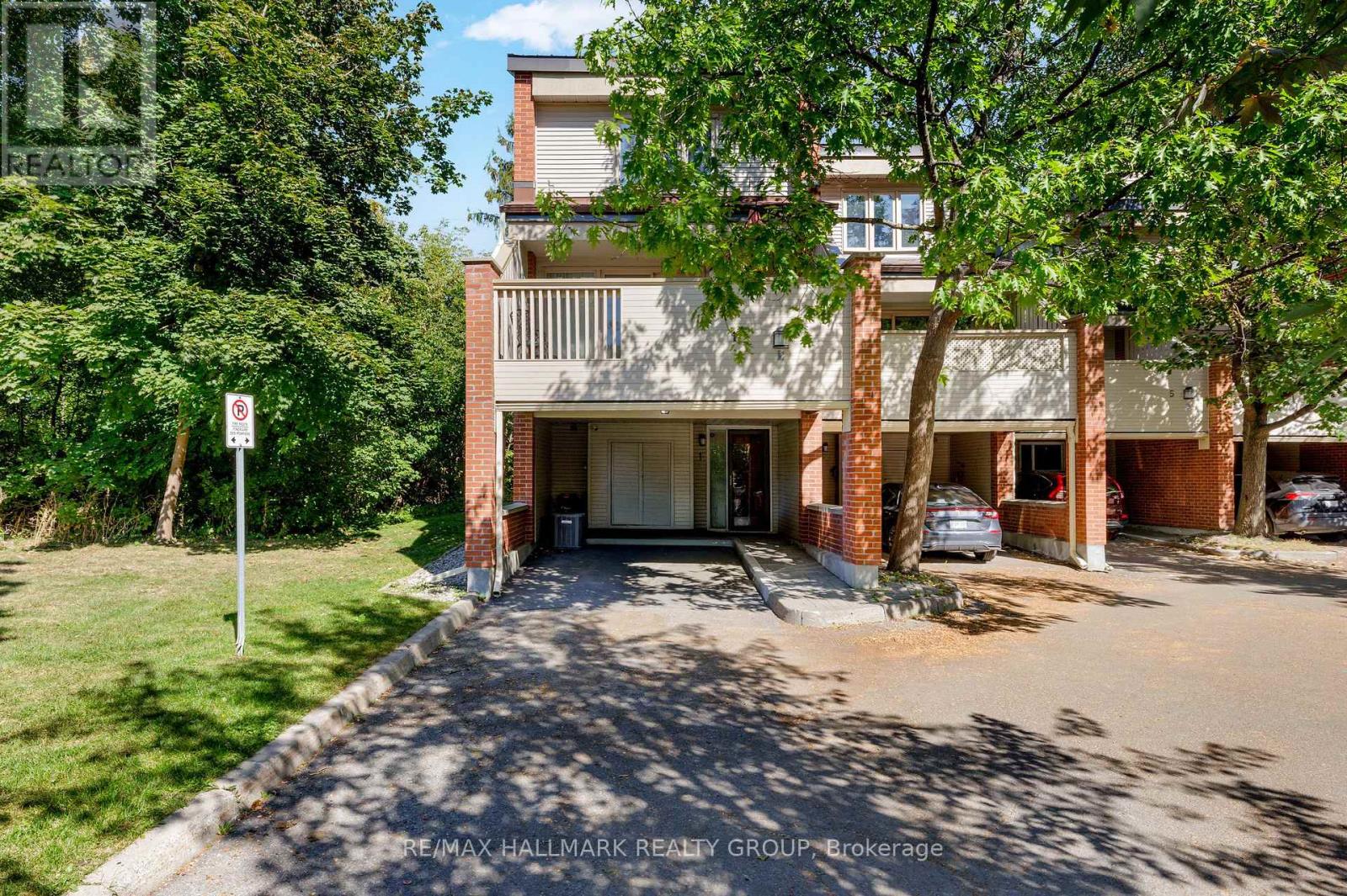 1 60 Greenfield Ave, Ottawa, ON K1S 0X7