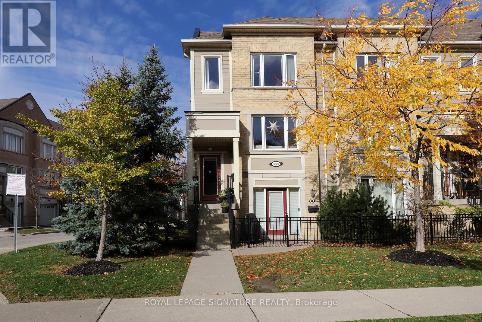 9 3025 Destination Dr, Mississauga, ON L5M 0P3