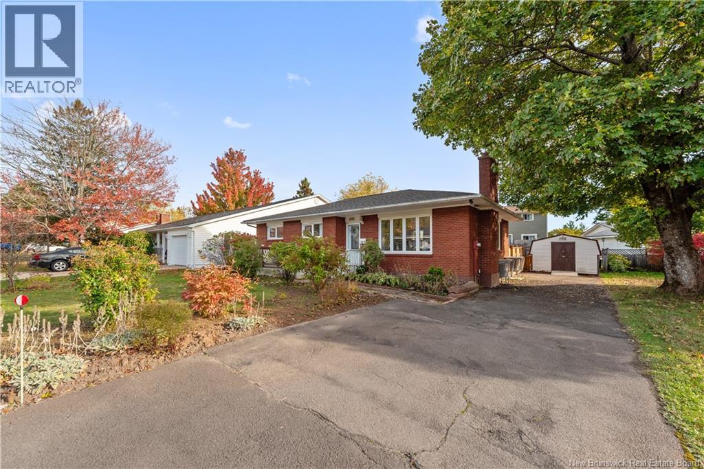 136 Glenwood Dr, Moncton, NB E1A 2N1