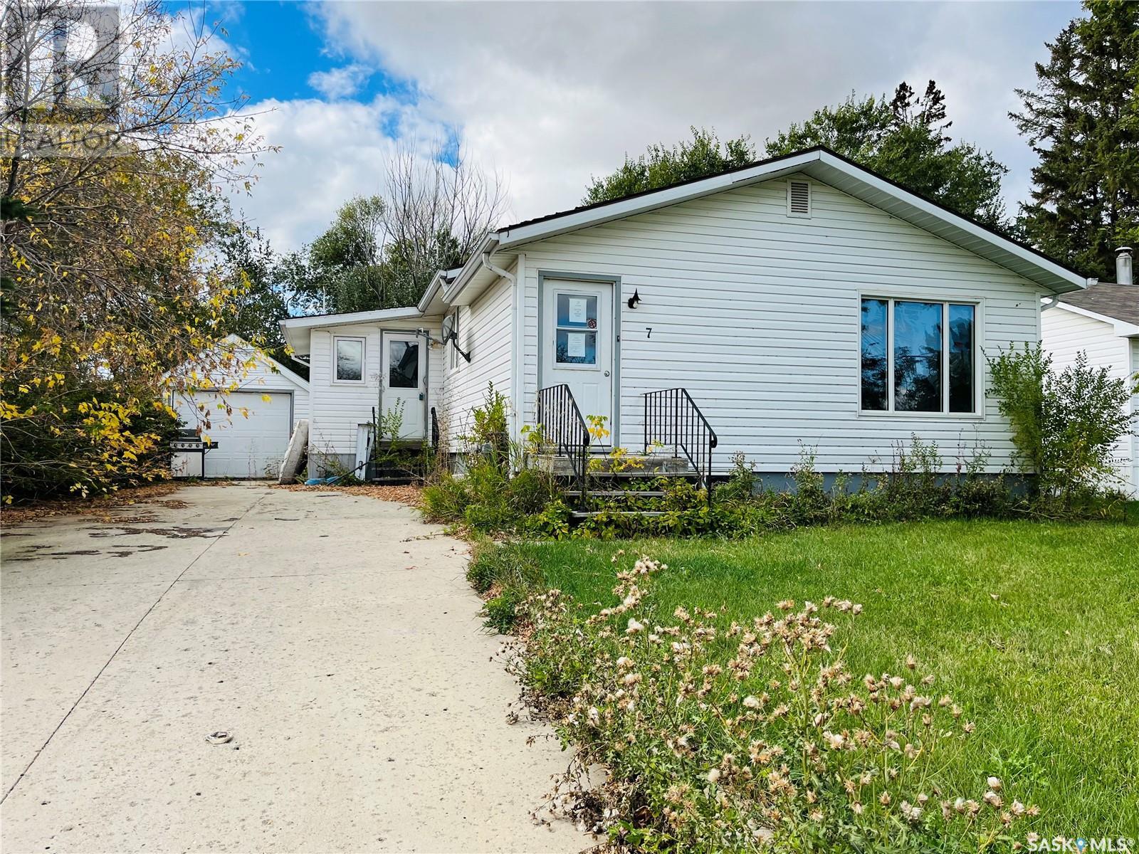 7 Wauchope St, Redvers, SK S0C 2H0