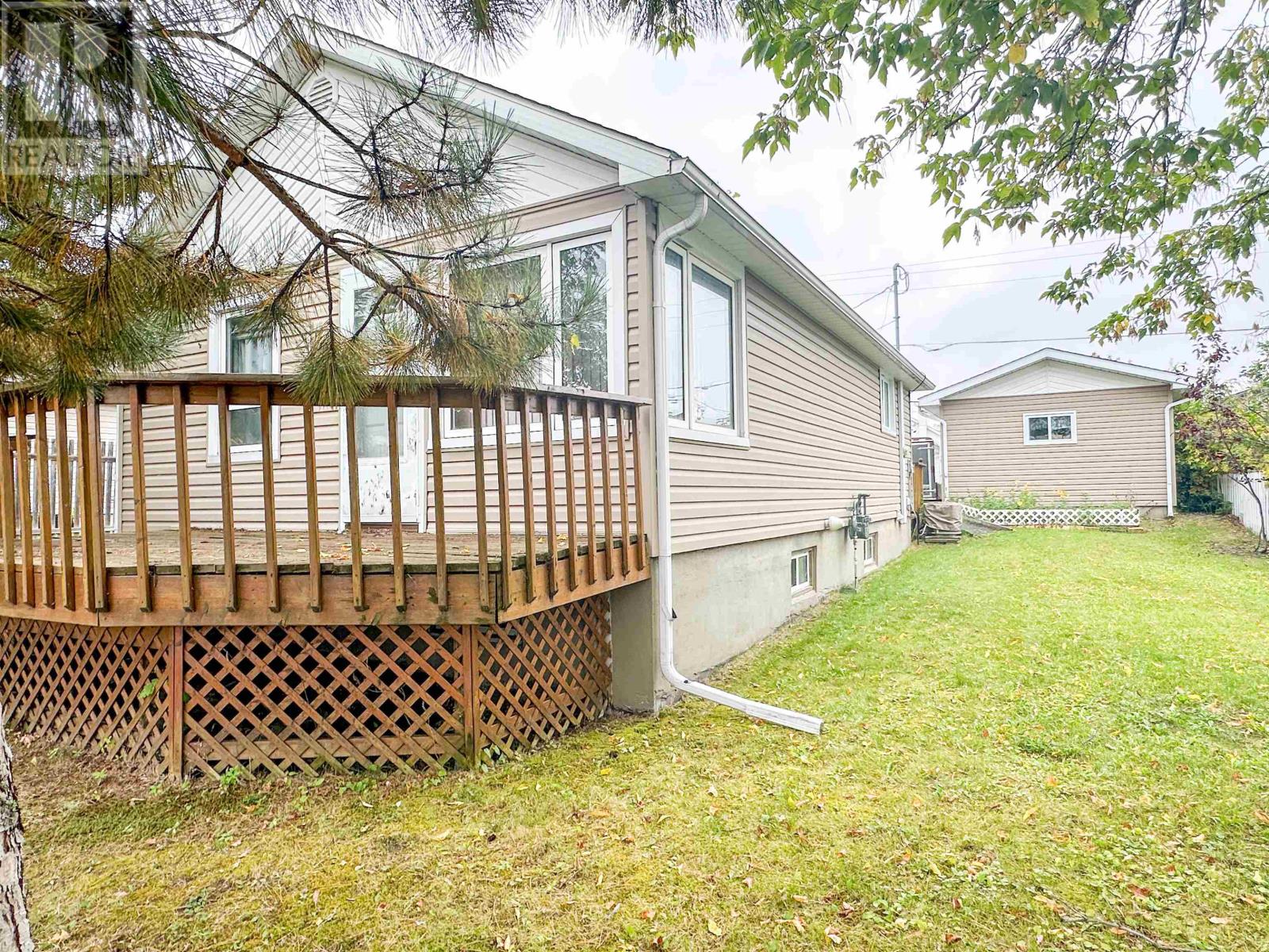 13 Macintosh St, Cochenour, ON P0V 1L0