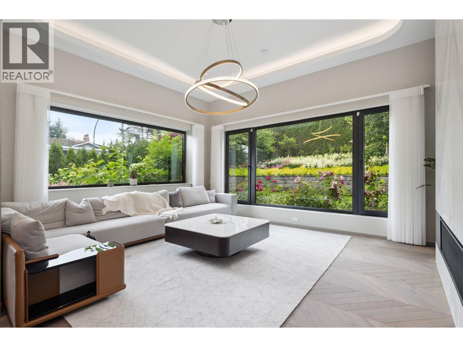 6363 Buckingham Dr, Burnaby, BC V5E 4B5