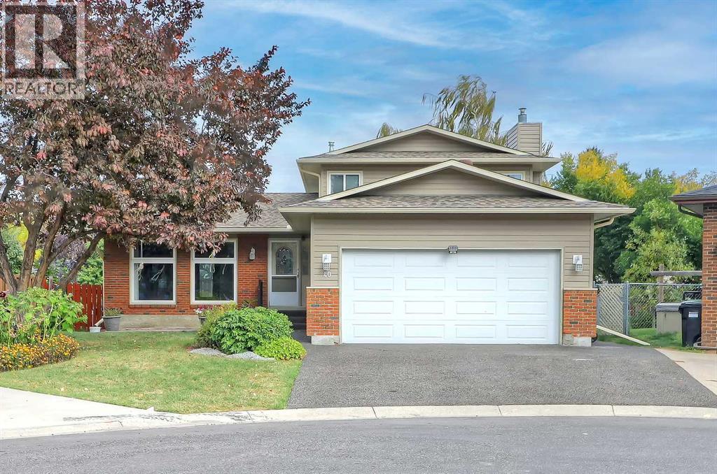40 Woodview Ct SW, Calgary, AB T2W 4X4